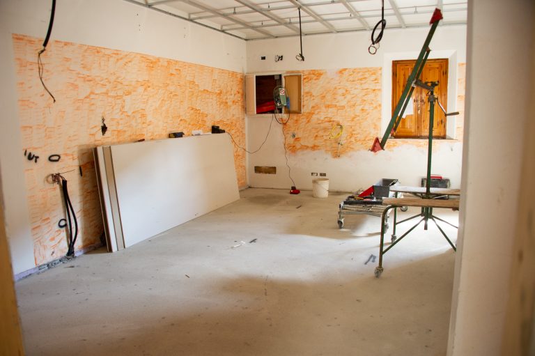 Lavori in corso nel coworking Sancisi6 a Santarcangelo di Romagna