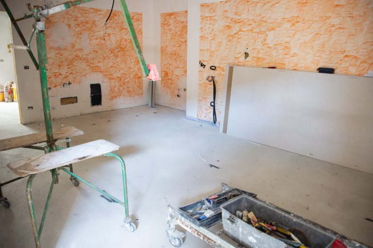 Lavori in corso nel coworking Sancisi6 a Santarcangelo di Romagna