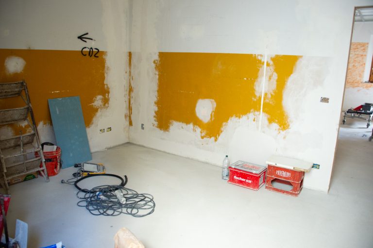 Lavori in corso nel coworking Sancisi6 a Santarcangelo di Romagna