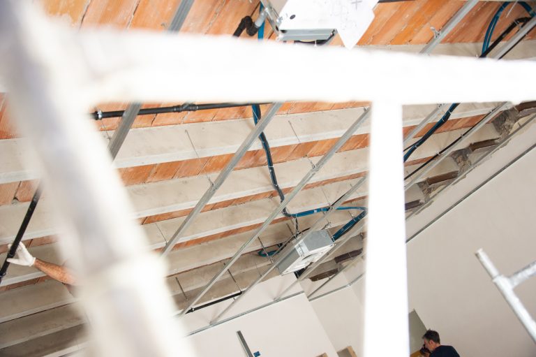 Lavori in corso nel coworking Sancisi6 a Santarcangelo di Romagna